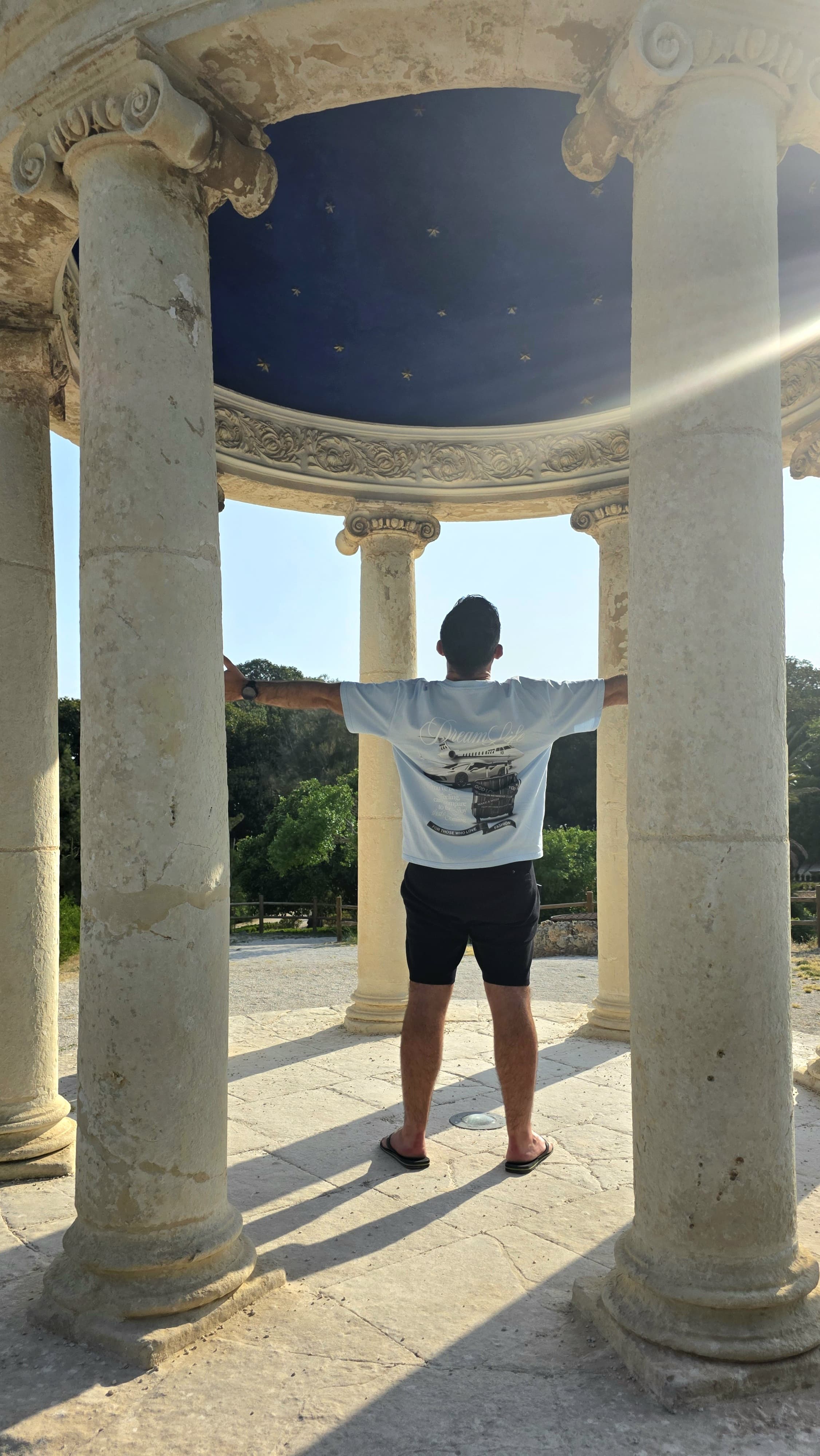 (Influencer) Superfast Italian wearing the Dream Life Oversized T-Shirt – Faith Streetwear by R3CEIVED | Romans 8:18 Bible Verse. Living the Dream Life🩵