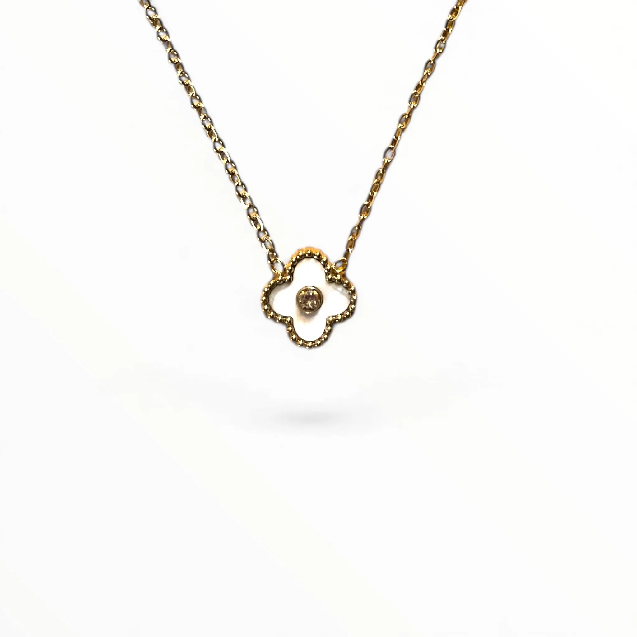 R3CEIVED lucky Clover Diamond Necklace – White Edition