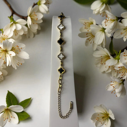 Clover at night Bracelet Unisex