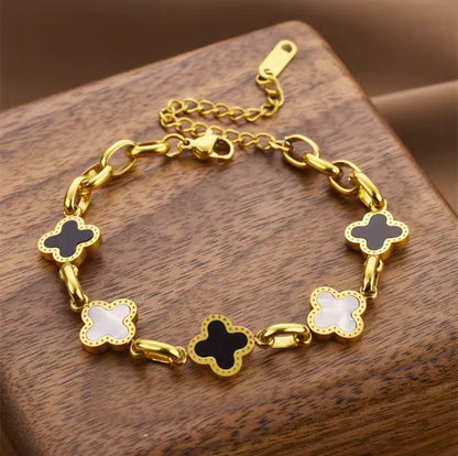 Clover at night Bracelet Unisex