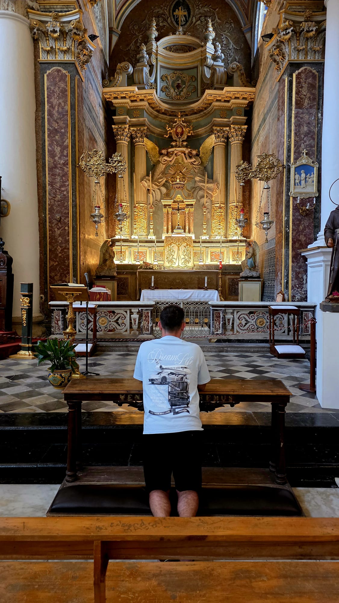 (Influencer) Superfast Italian wearing the Dream Life Oversized T-Shirt – Faith Streetwear by R3CEIVED | Romans 8:18 Bible Verse. Living the Dream Life🩵