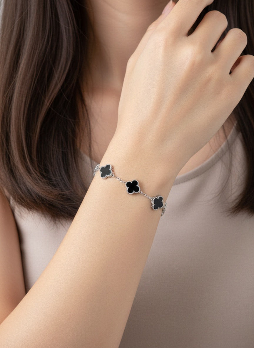 R3CEIVED Lucky Klavertje Armband – Zilver Zwart Editie (Roestvrij staal)