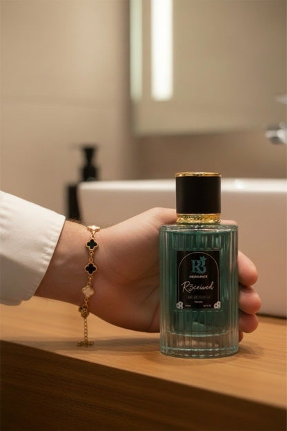 R3CEIVED — 18K Gold Plated Clover at night Bracelet