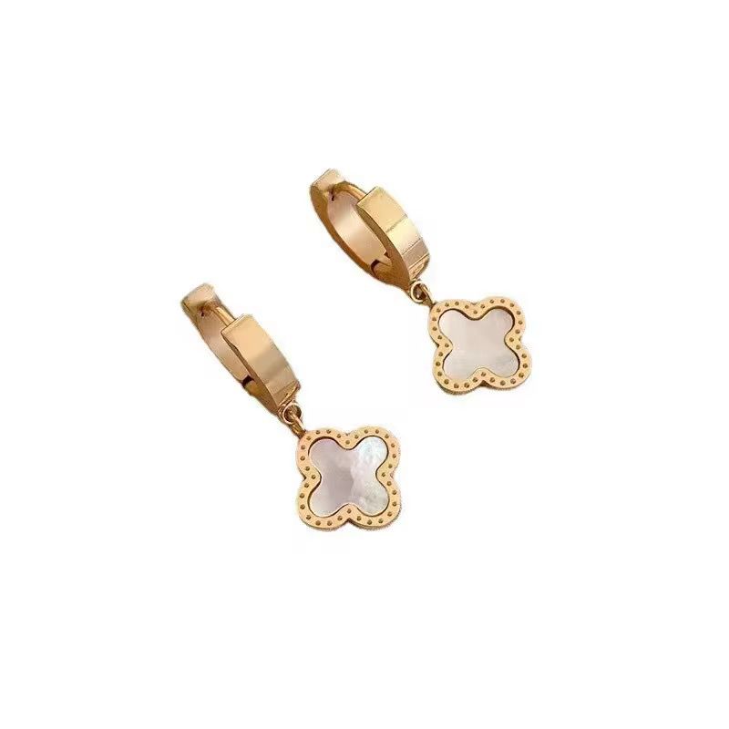 Lucky Clover Earrings – White / Gold 🍀